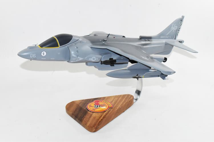 VMA-223 Bulldogs AV-8B Harrier Model