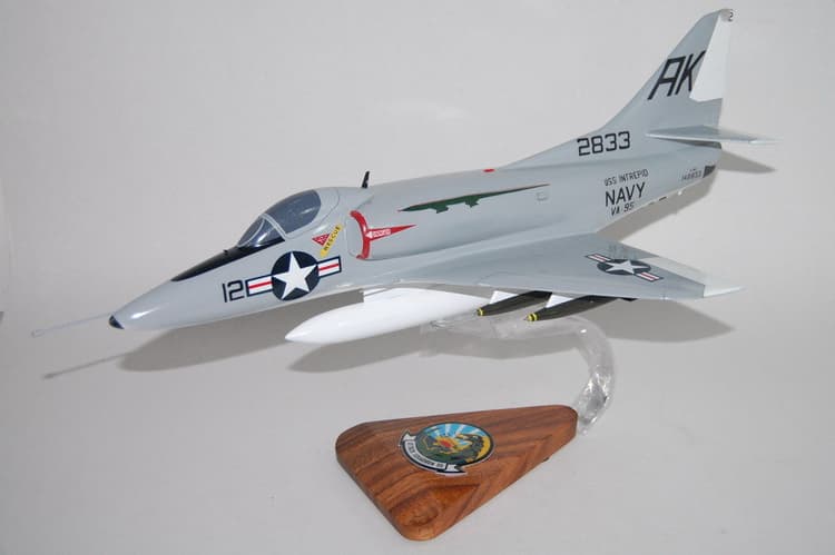 VA-95 Green Lizards A-4B Model