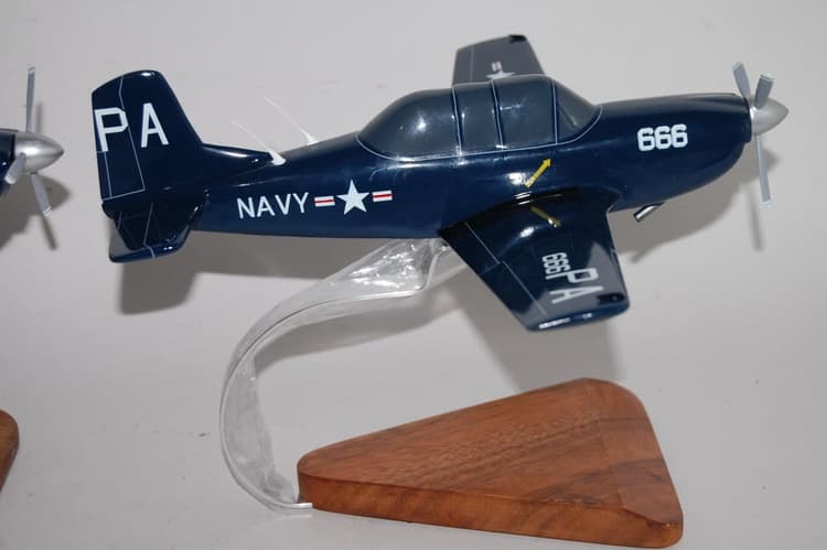 VT-6 Shooters T-34b Model