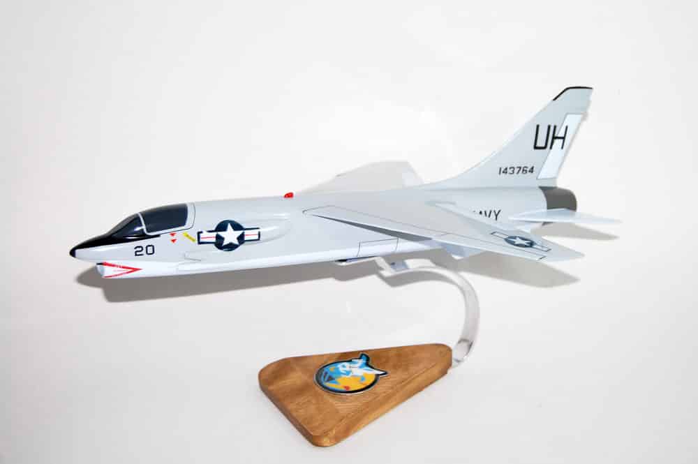 VU-7 Tallyhoers F-8 Crusader Model