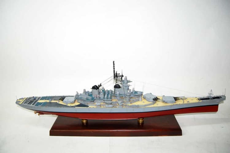 USS New Jersey (BB-62) Battleship Model