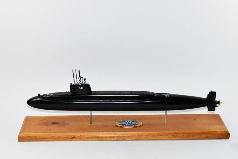 USS Benjamin Franklin SSBN-640 Submarine Model (Black Hull)