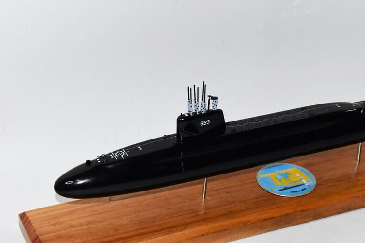 USS Will Rogers SSBN-659 Submarine Model (Black Hull)