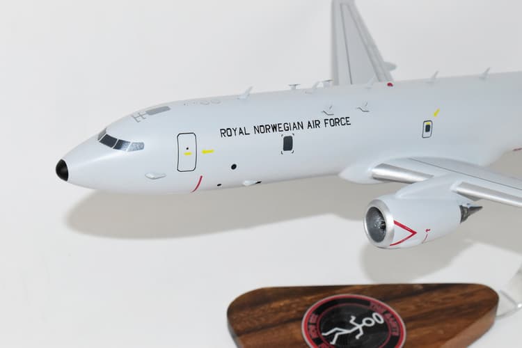 No. 333 Squadron RNoAF P-8 Model
