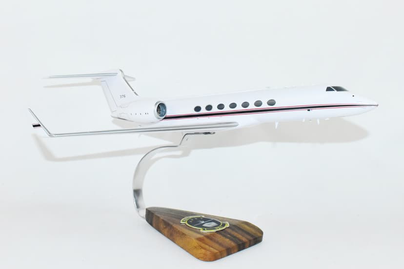 VR-1 Starlifters C-37 Model