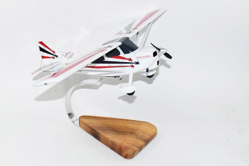 Super Decathlon N824SG Model