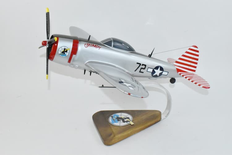 Republic P-47D Thunderbolt, 527th FS 86th FG Grumpy 1945 Model