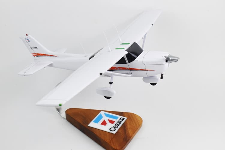 Cessna® 172 Skyhawk, 18in Mahogany Scale Model