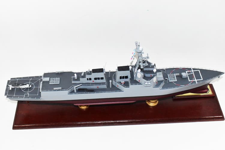 USS Thomas Hudner (DDG-116) 24-inch Mahogany Model