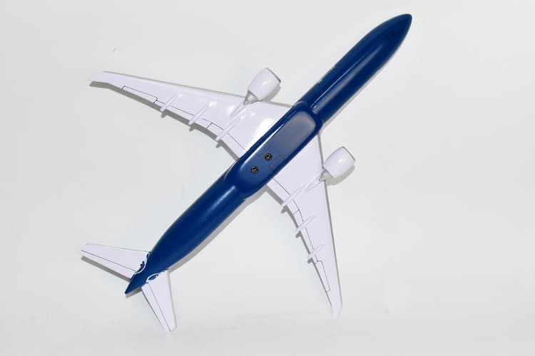 Applied Underwriters Aviation B777, 18 inch Mahogany Model