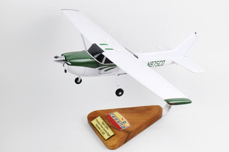 Cessna® 172M Skyhawk 1975, N875CD, 18 inch Model