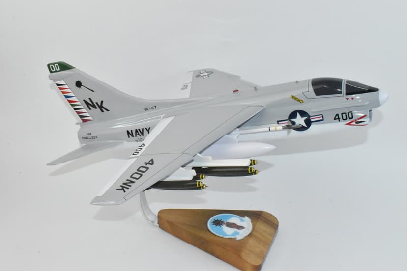 VA-27 Royal Maces A-7e (1979) Model