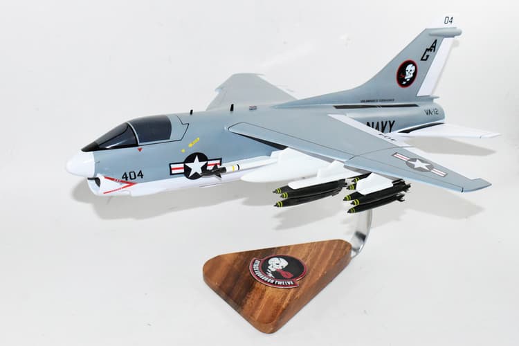 VA-12 Flying Ubangis/Clinchers A-7e (1983) Model