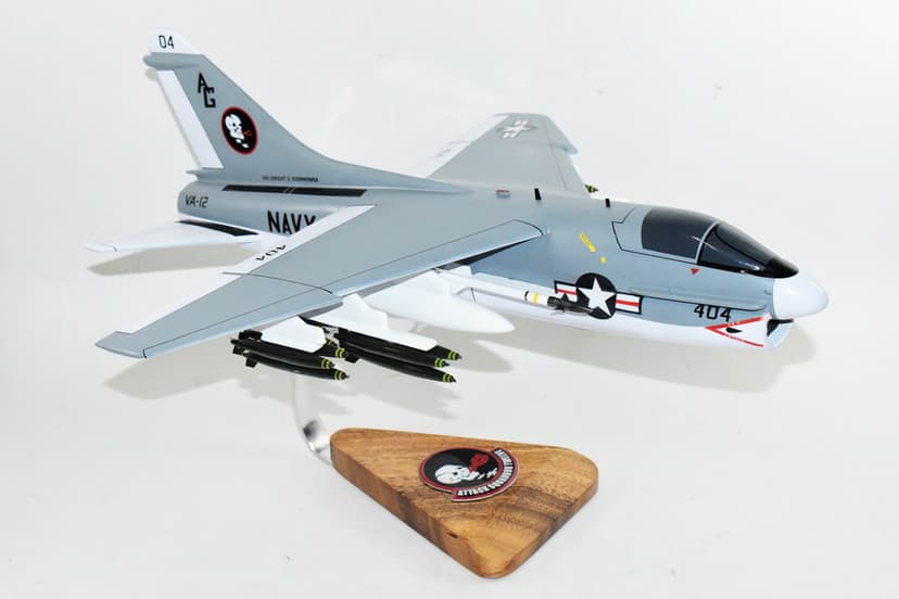 VA-12 Flying Ubangis/Clinchers A-7e (1983) Model