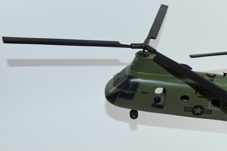 HMM-365 Blue Knights Green (5301) CH-46 Model