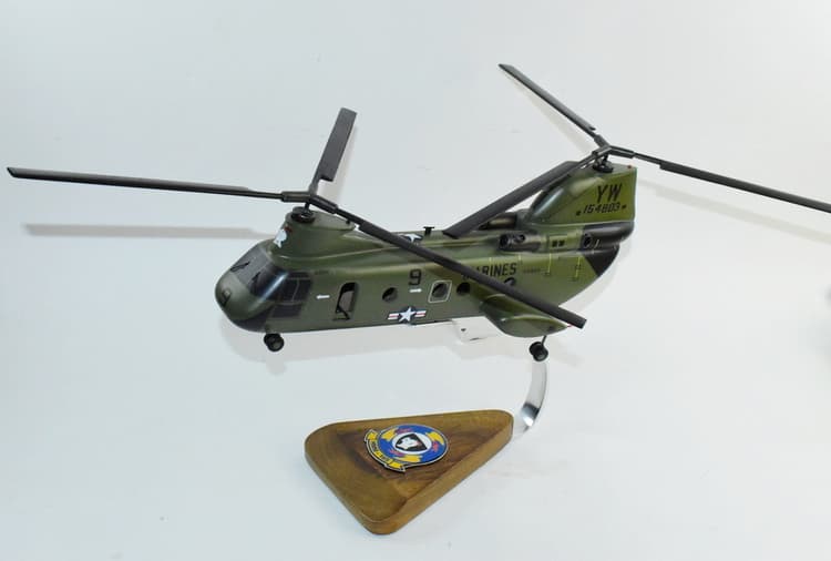 HMM-165 White Knights (154803) CH-46