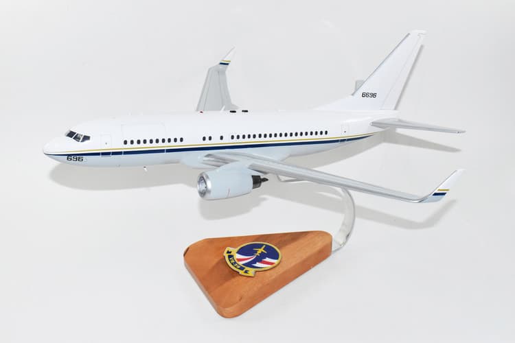 VR-56 Globemasters C-40 Clipper Model