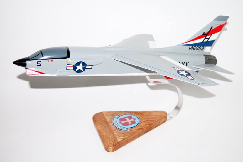 VC-10 Challengers F-8 Crusader Model