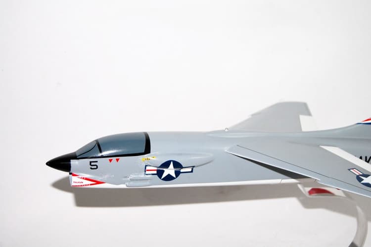 VC-10 Challengers F-8 Crusader Model