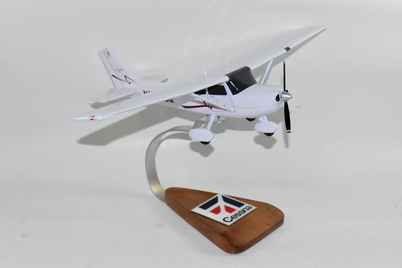 Cessna 172 SkyHawk N6229Q Model