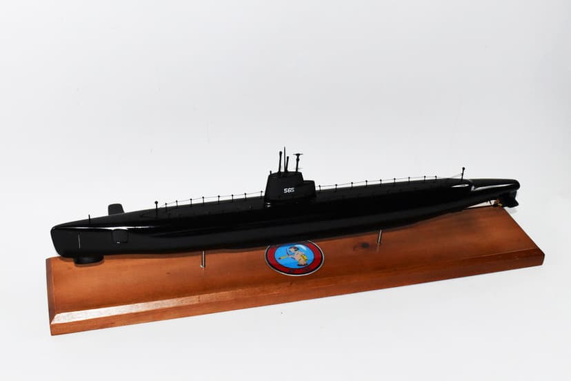 SS-565 USS Wahoo, Tang Class, 20" Mahogany Model