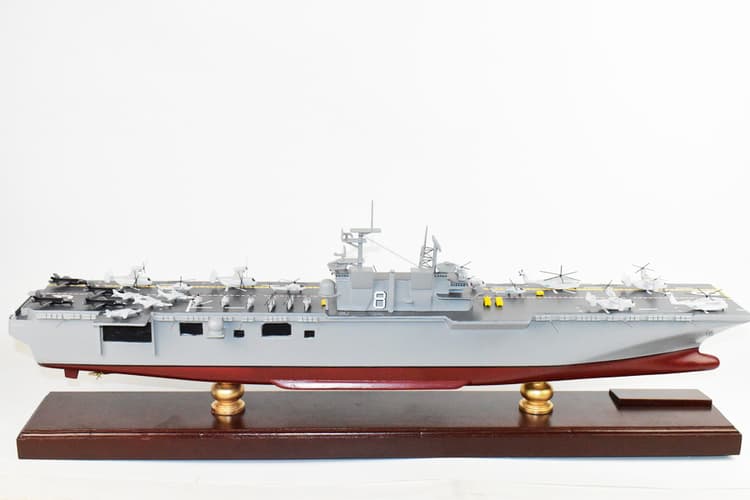 USS Bougainville (LHA-8)