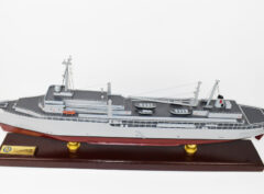 AS-40 USS Frank Cable Model Ship