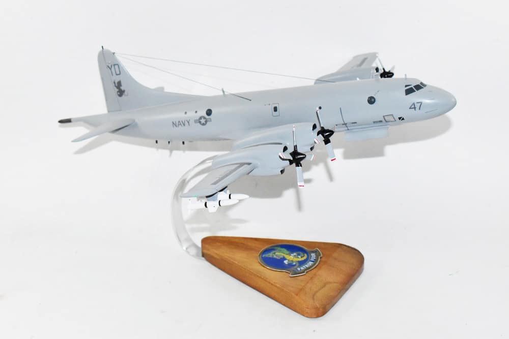 VP-4 Skinny Dragons P-3C (1990s) with weapons Model