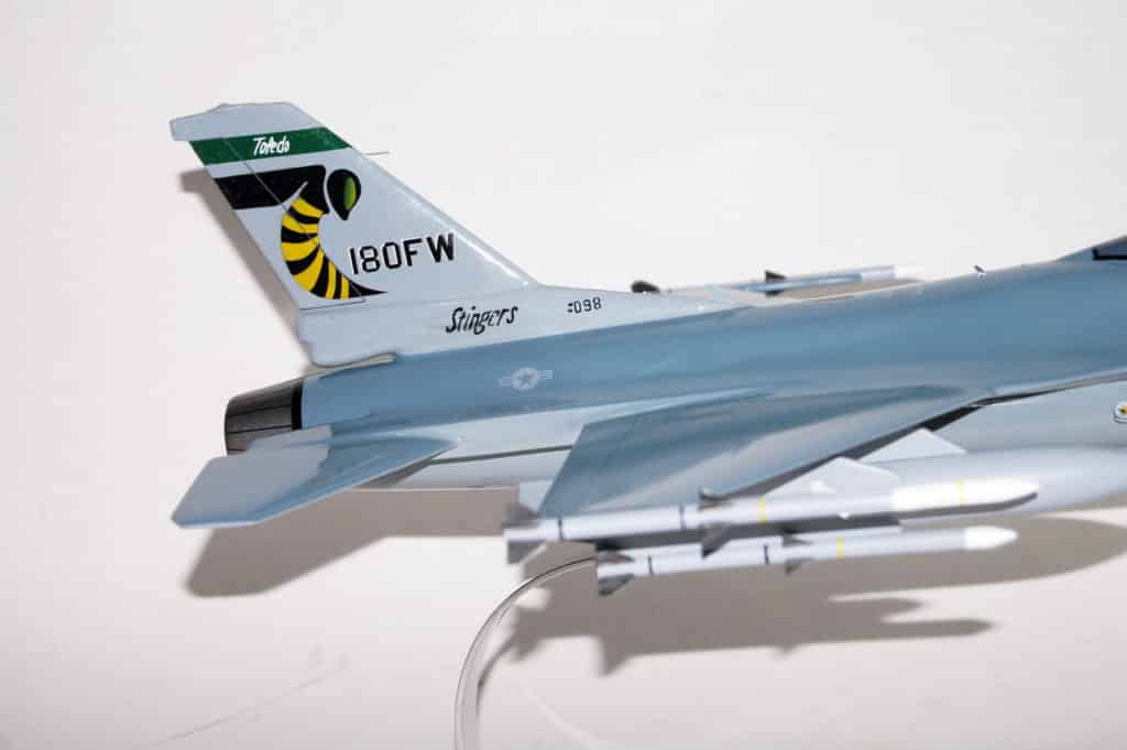 112th Fighter Squadron Stingers F-16 Model