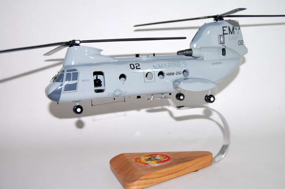 HMM-261 Raging Bulls CH-46 model