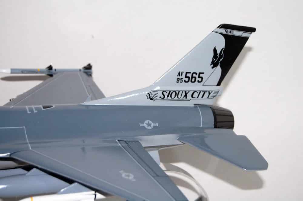 185th Fighter Wing F-16 Fighting Falcon Model