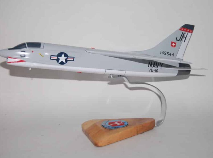 VU-10 Proud Pelicans (1965) F-8 Crusader Model