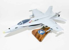 Hobby Master 1/72 HA3501 F/A-18C Hornet VFA-81 Sunliners USS Saratoga NEW Comme neuf