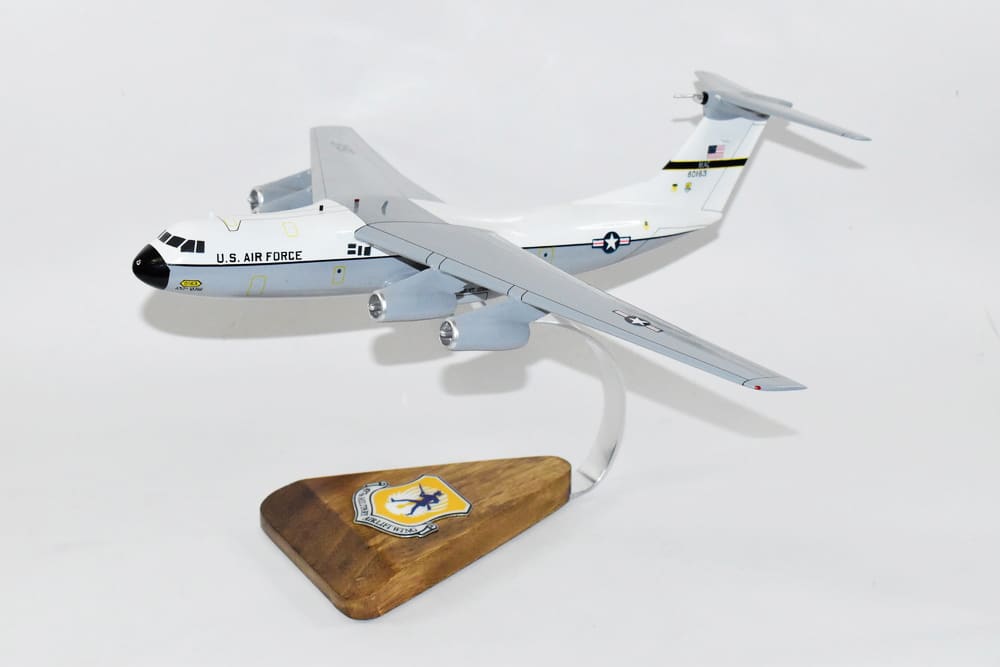 437th Military Airlift Wing 66-0163 C-141a Model