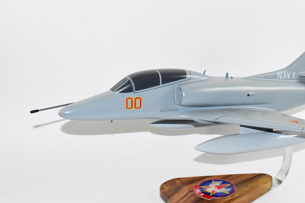 VC-8 Redtails ’00’ TA-4J Skyhawk Model, 1/27th Scale, Mahogany,Navy