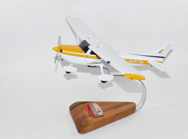 Cessna 172 Skyhawk 1970s Yellow